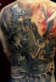 Pełne krwawego wzoru tatuażu wojownika