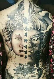 Buddha a magesch voll Réck Tattoo Manuskript dat d'Halschent vum Gesiicht deckt