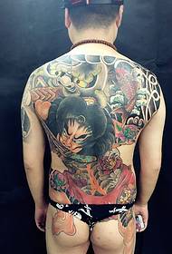 Pilnkrāsu klasisks totēma tetovējums