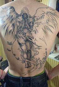 Laki-laki penuh dengan tato fashion malaikat