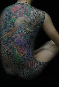 Полноценный красочный рисунок татуировки дракона