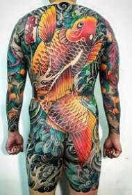 Įvertinimas grupei vyriškų didelių nugaros tatuiruočių tradiciniu stiliumi