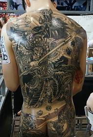 Класична личност црно-бијела тотемска тетоважа леђа
