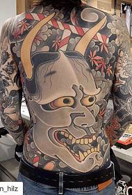 Patró de tatuatge amb esquena completa