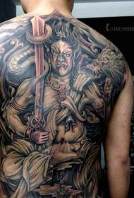 Ang bug-os nga parisan sa tattoo sa totem sa likod nga puno sa pagbuno