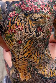 Patrón de tatuaje de tigre de espalda completa