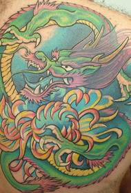 Татуировка дракона, представляющая силу мужества