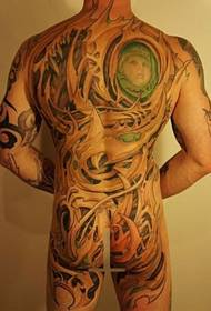 Espinas de colores llenas de tatuajes en la espalda