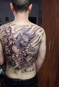 Lulëzim i personalitetit të klasës së plotë dhe tatuazheve të vajzave të vogla