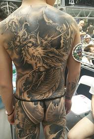 Traditioneel groot draak tattoo-patroon vol achteromslag