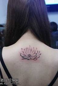 Pola tato lotus punggung penuh kembali