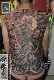 Esquena dominant el déu Erlang i el patró del tatuatge de Tengu