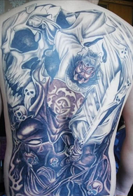 A teljes hátlap után az égi mester elkapja a szellem jelenet mintázatú tetoválást