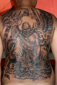 Illustrazione del tatuaggio del drago del drago completamente prepotente