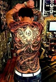 Tatuaje fresco e brillante de costas cheas