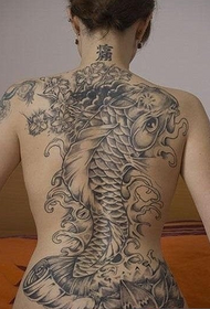 Skaistumkopšanas muguras super valdonīgais kalmāra tetovējums