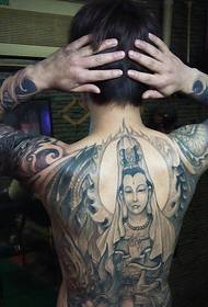 Tá patrún tatú tattoo Guanyin iomlán na bhfear ar ais