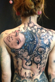 Ομορφιά τατουάζ καλλιτέχνη πίσω ζωγραφισμένα γυναικεία μοτίβο τατουάζ πορτρέτο