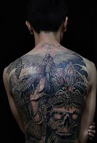 Μαύρο και άσπρο κακό μοτίβο τατουάζ μεγάλο κρανίο
