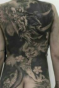 Tatuaggio drago malvagio con schiena piena