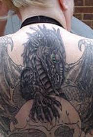 Aizmugurējo spārnu pūķa un spāres tetovējuma raksts