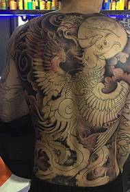 Tattoo tattoo pearsantaithe ar ais le haghaidh fir atá ag cur isteach orthu