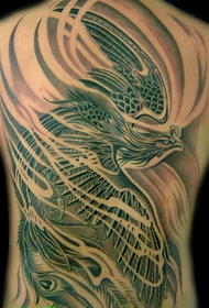 Ang kakanyahan ng tradisyon ng Tsino, itim at puti, na puno ng malaking tattoo ng phoenix
