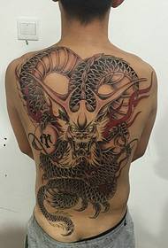 Бесконечная традиционная татуировка дракон