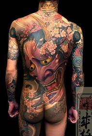 Mendominasi penuh dengan pola tato prajna besar Jepang