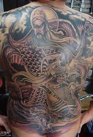 Личноста со целосен грб е јавна морална шема на тетоважи