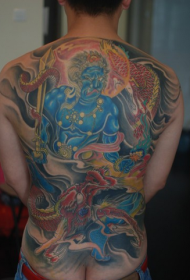 La parte posteriore del prepotente non sposta il modello del tatuaggio di Ming Wang