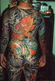 Modello di tatuaggio di calamari con schiena piena