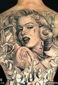 Úplné zadní žena tetování