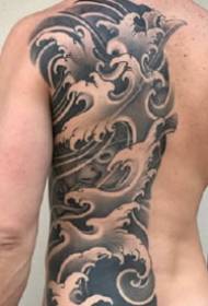 9 doskonałych tatuaży na plecach i plecach