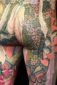 Ellenállhatatlan teljes hátterű japán tetoválásmintázat