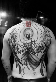 'n Tipiese engelvleuel-tatoeëringpatroon van die hele rug
