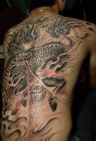 Sīva zvēra vienradža tetovējums