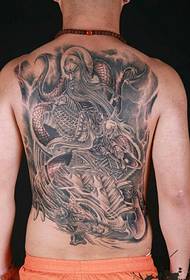 Hermoso tatuaje tradicional de espalda completa Guan