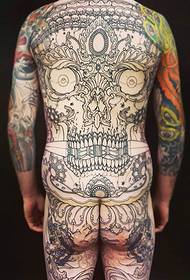 Buong lalaki ang buong back totem tattoo na larawan na mayabang