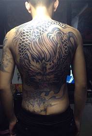 Full tattoo yamphongo yachinyama yakuda ndi yoyera ya tattoo