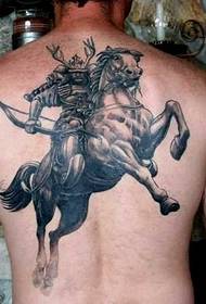 पूर्ण-बॅक हँडसम योद्धा धनुष्य घोडा टॅटू नमुना