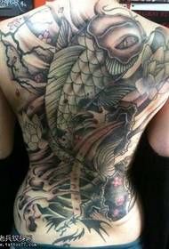 Modello di tatuaggio di calamari con schiena piena