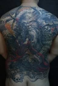 Мъжки модел на татуировката с пълен гръб и дяволски фен