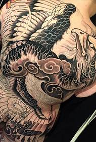 Padrão de tatuagem de abutre espetado clássico de volta grande