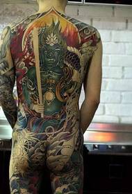Веома сјајна тотем тетоважа пуне боје