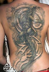 Краса назад тривимірна татуювання ящірки