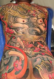 Uzorak tetovaže zmaja s potpunim leđima