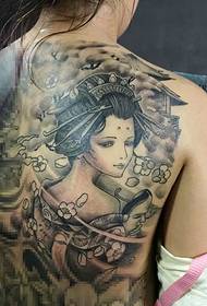 Visas nugaros dalis subtilaus juodos ir baltos gėlių tatuiruotės paveikslo