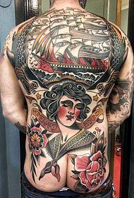 Un tatuaggio del personaggio creativo della barca a vela con la schiena piena