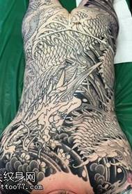 Patrón de tatuaxe de dragón de costas tradicionais chinés